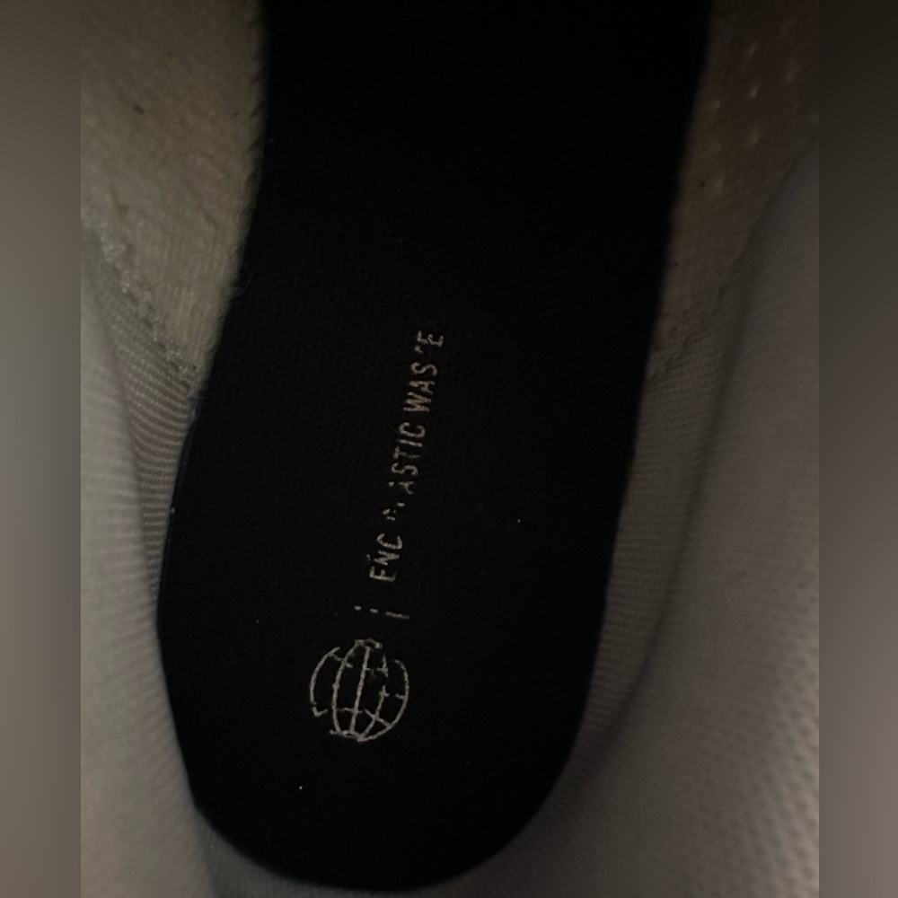 Adidas - Picture 3 of 9